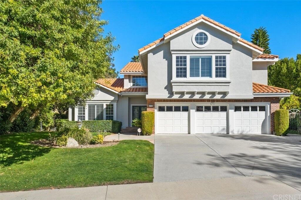 Property Photo:  22107 Cairnloch Street  CA 91302 