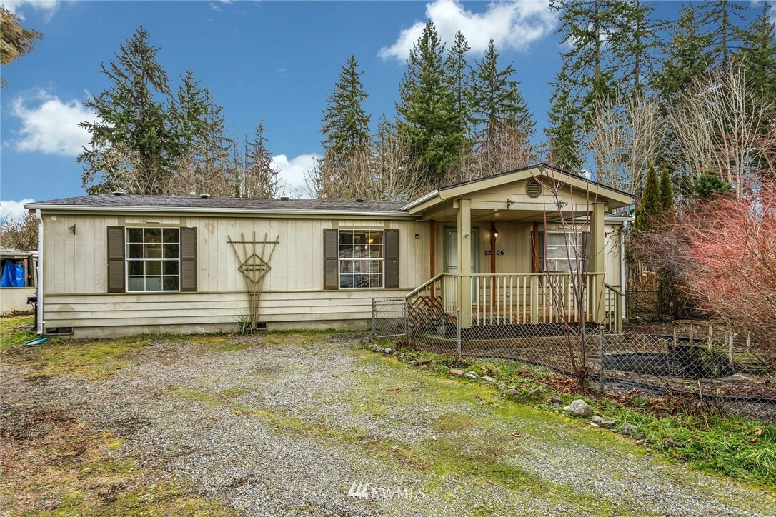 Property Photo:  12906 226th Avenue E  WA 98391 