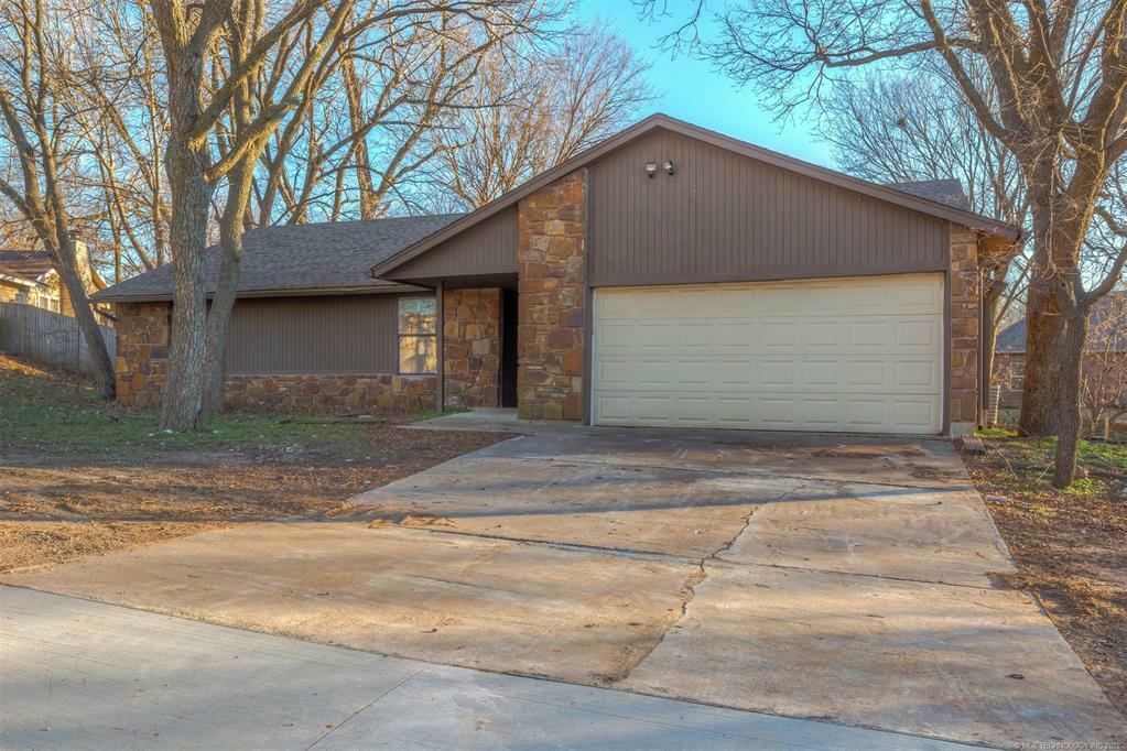 Property Photo:  3026 W 68th Place  OK 74132 