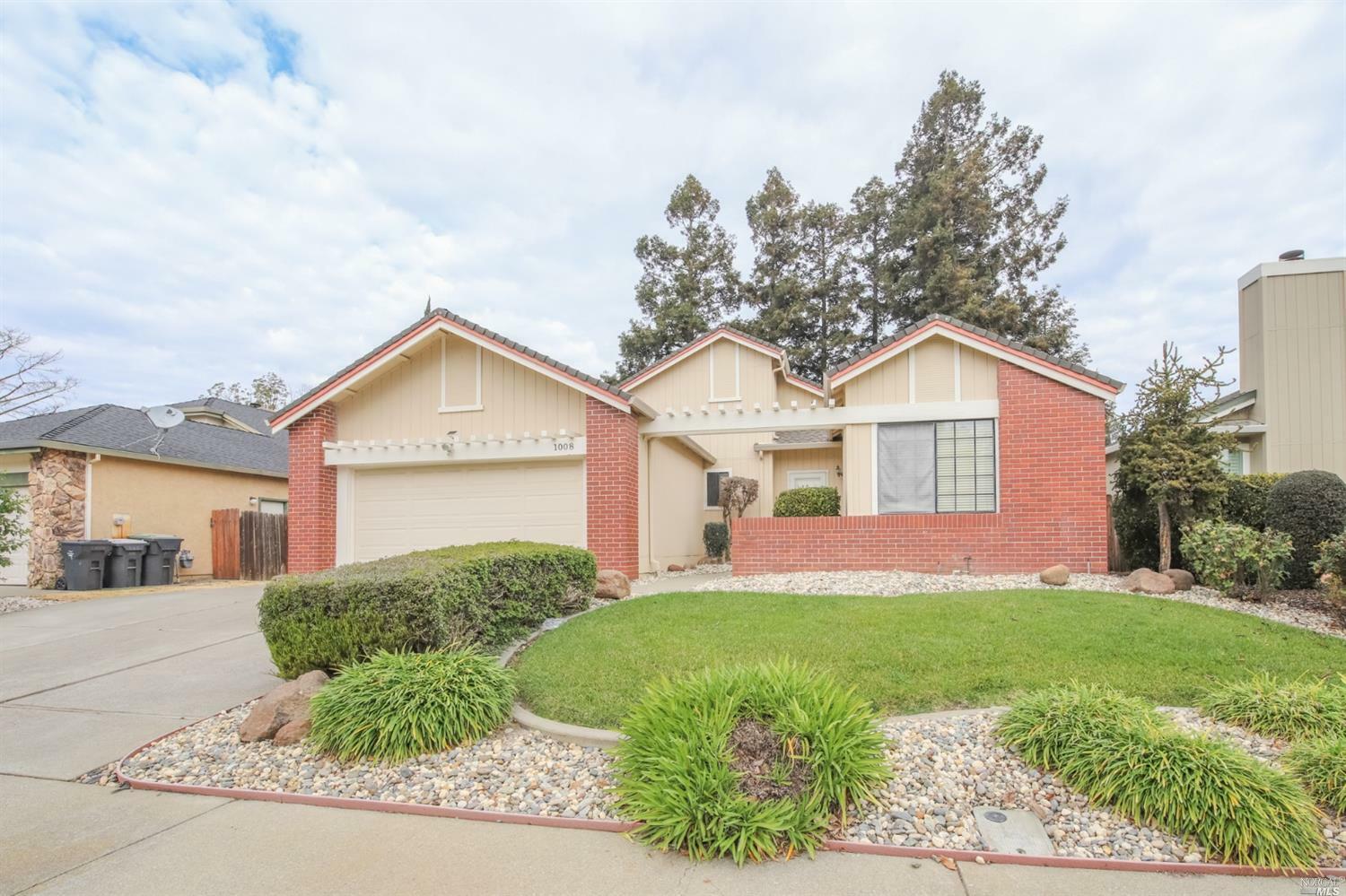 Property Photo:  1008 Evergreen Court  CA 94533 