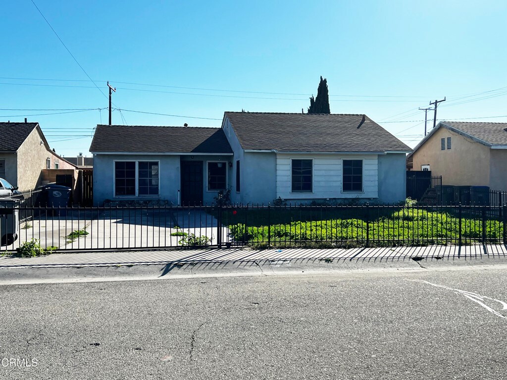 Property Photo:  342 W Elm Street  CA 93033 