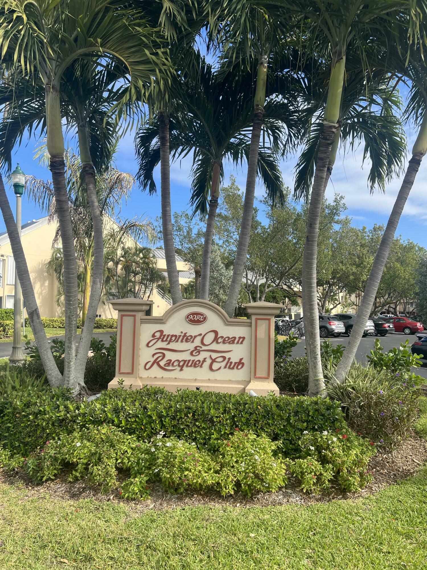 Property Photo: 1605 S US Highway 1 M2-201 FL 33477