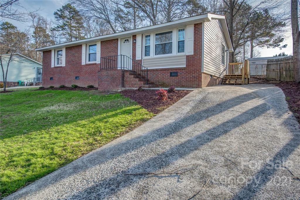 Property Photo:  300 Tomberlin Road  NC 28120 