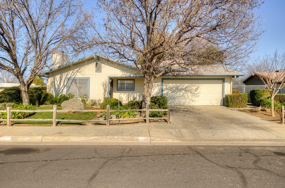 Property Photo:  1445 Ashcroft Avenue  CA 93611 