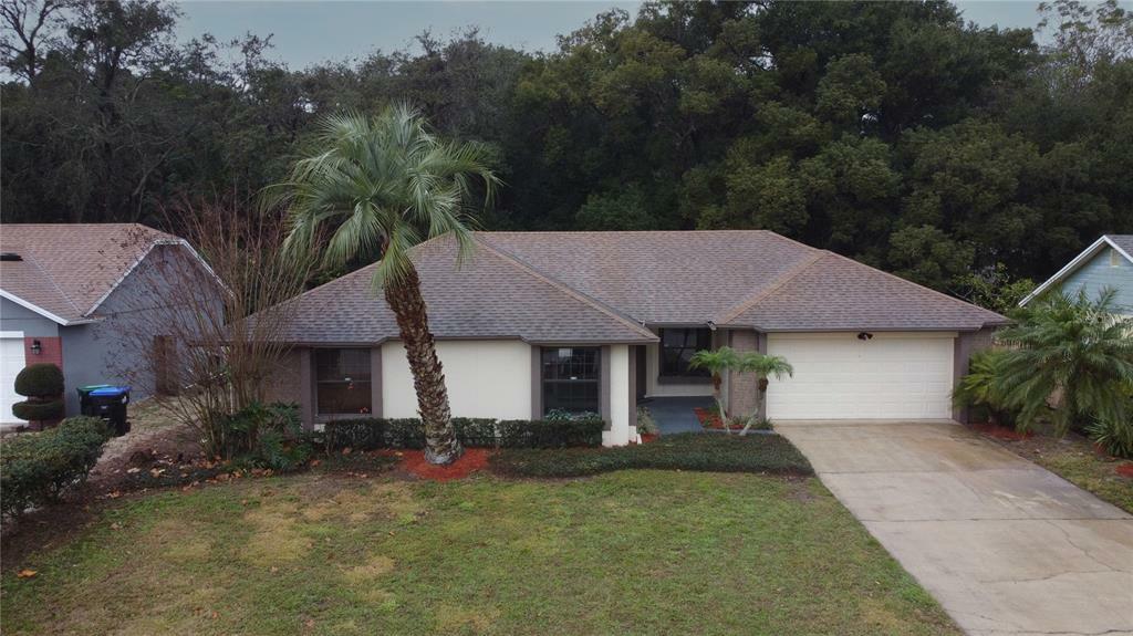 Property Photo:  305 Red Rose Circle  FL 32835 