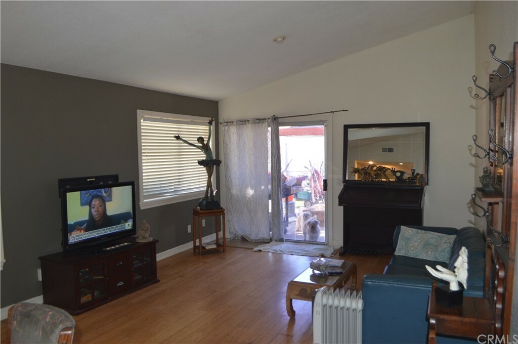 Property Photo:  946 Dahlia Court  CA 92545 