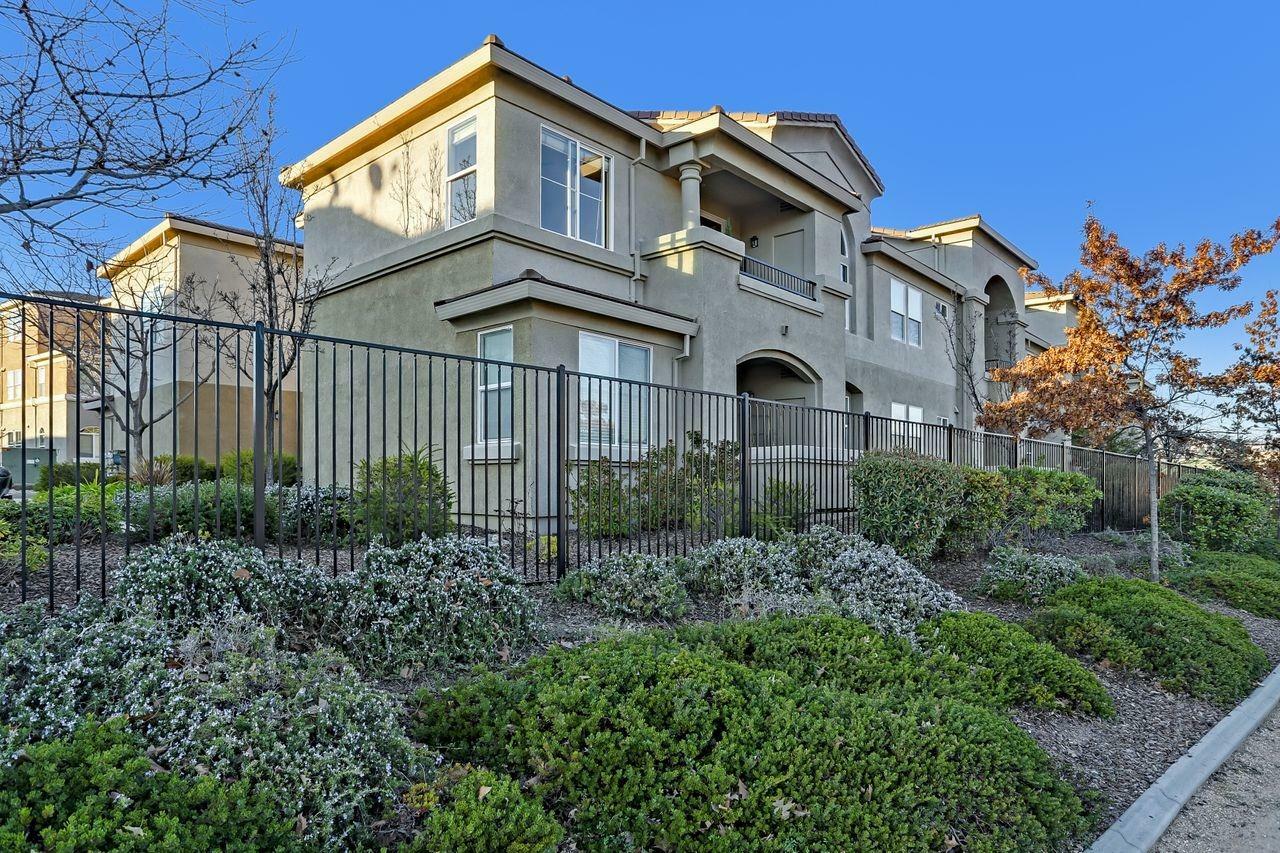 Property Photo:  1400 Moon Circle 1416  CA 95630 