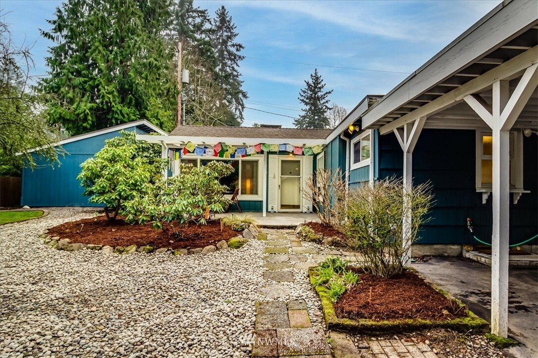 Property Photo:  825 S 142nd Street  WA 98168 