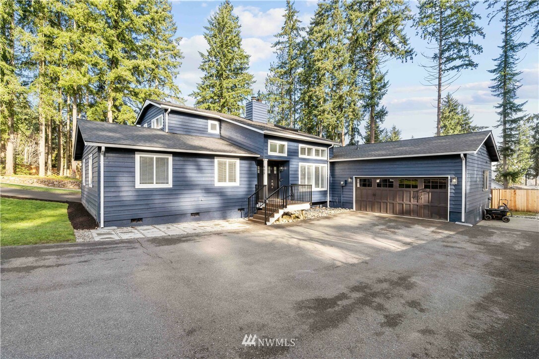 Property Photo:  909 Harvest Road  WA 98012 