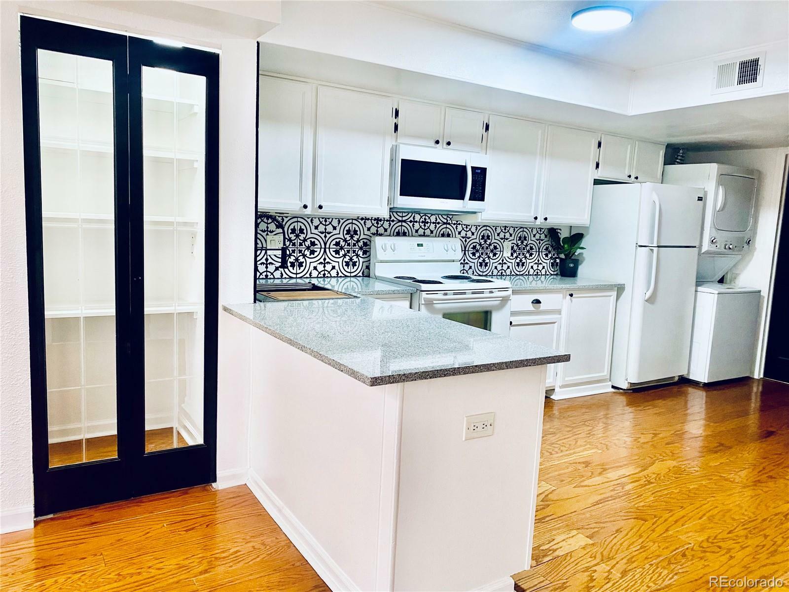Property Photo: 962 S Dearborn Way 12 CO 80012