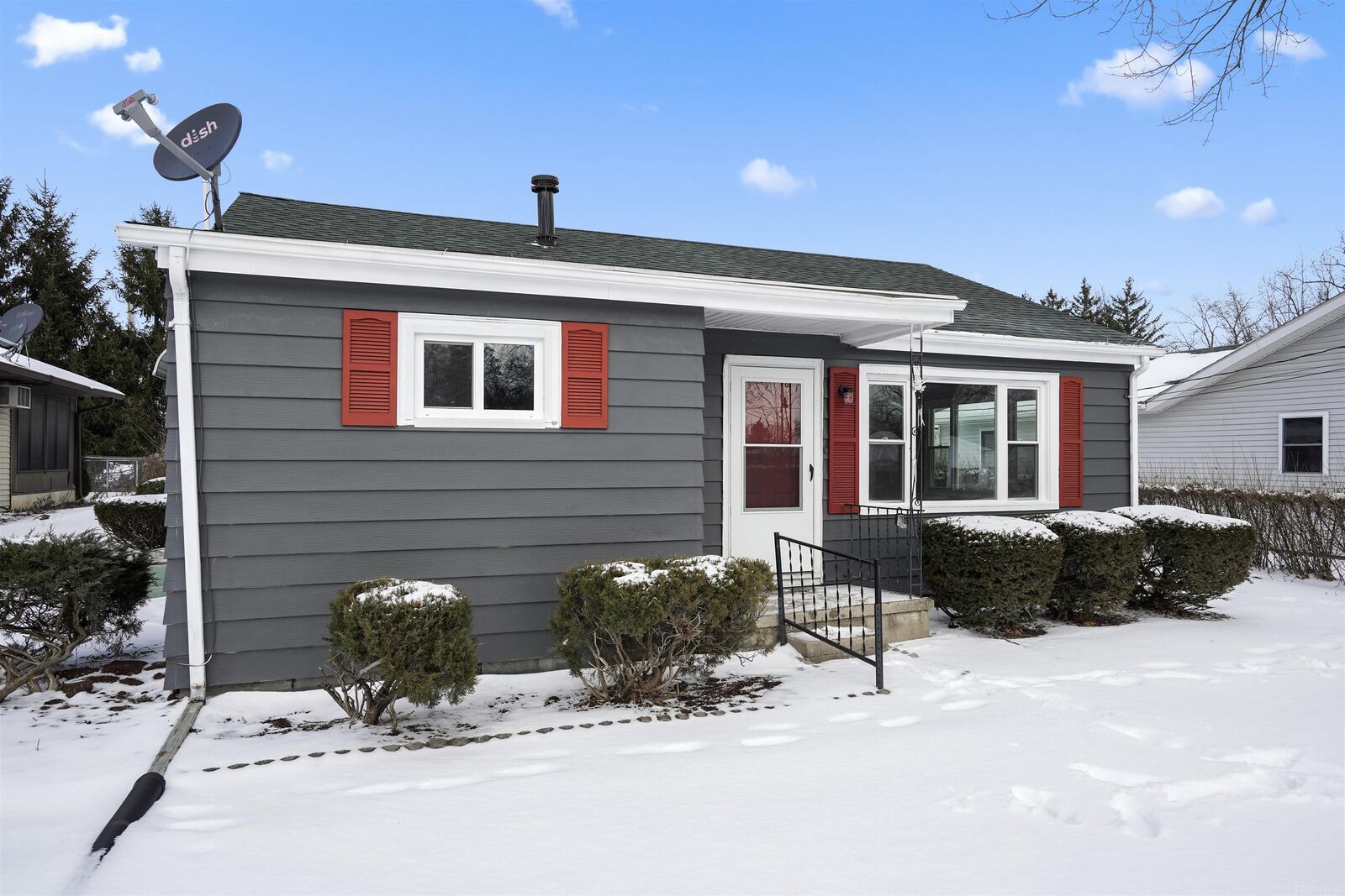 Property Photo:  220 Grant Street  IN 46992 