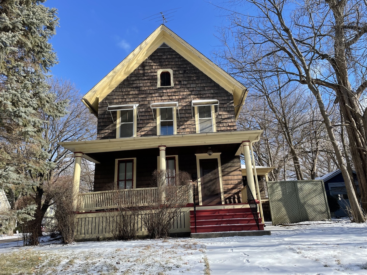 Property Photo:  33 Hill Avenue  IL 60120 