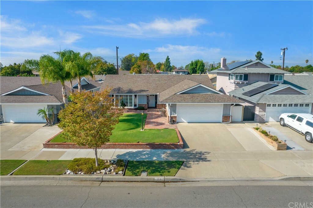 Property Photo:  814 N Elmwood Street  CA 92867 