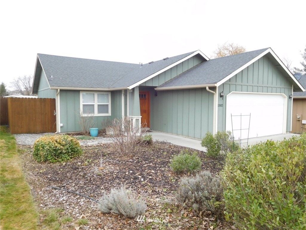 Property Photo:  1302 SE Newgate Drive  WA 99324 