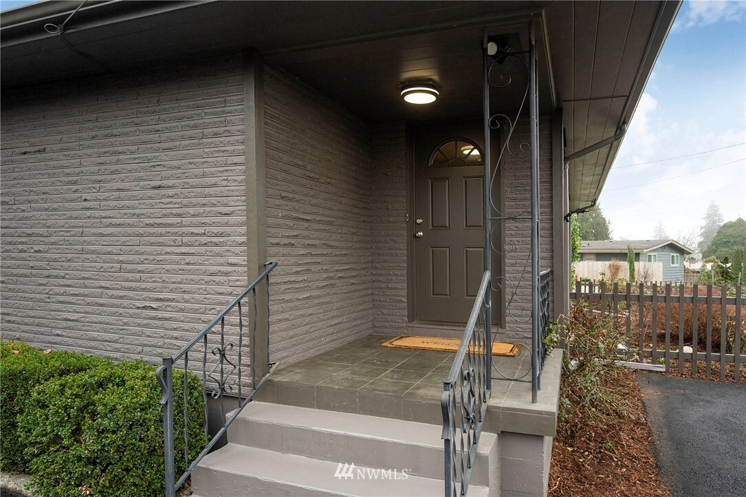 Property Photo: 927 Van Jan Street WA 98290