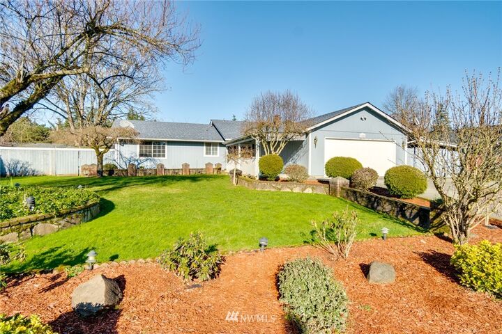 Property Photo: 11424 NE 8th St WA 98684