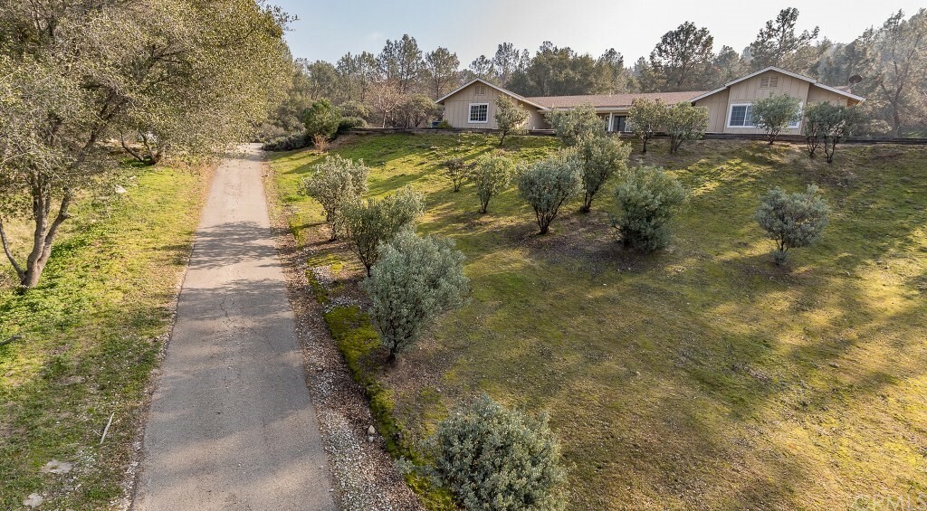 Property Photo:  33117 Blueberry Hill Drive  CA 93653 