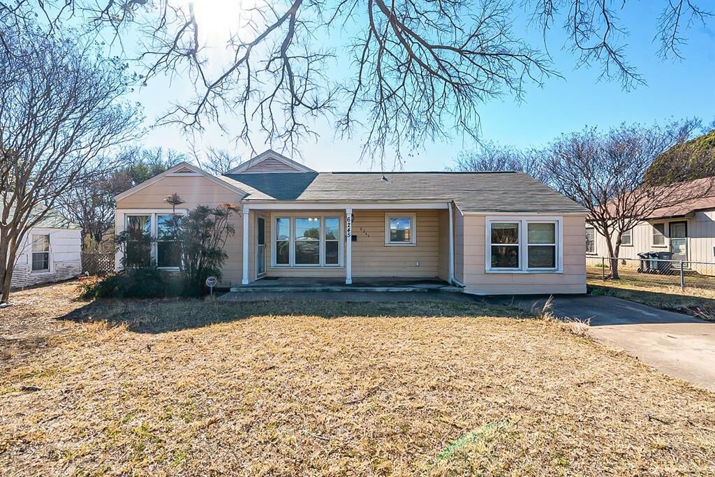 Property Photo: 6245 Calmont Avenue TX 76116
