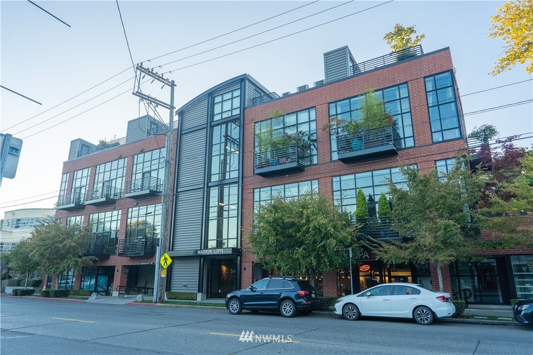 Property Photo:  2914 E Madison Street 308  WA 98112 