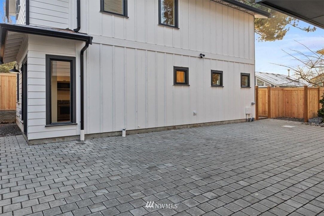 Property Photo: 6212 C 7th Avenue NW WA 98107