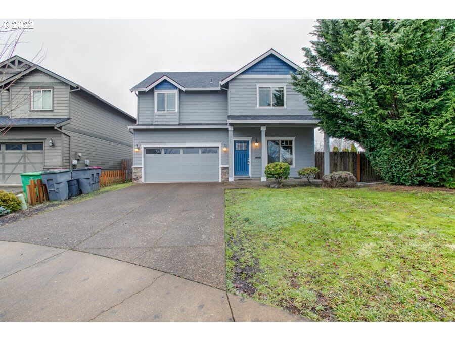 Property Photo:  511 SE Jack Ave  OR 97128 