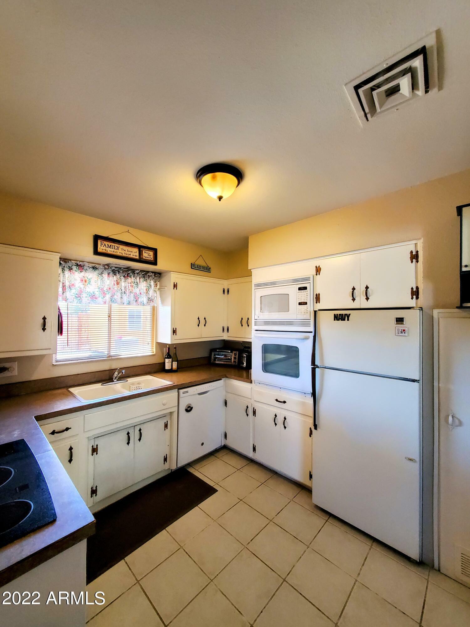 Property Photo:  405 N Oxbow Drive  AZ 85390 