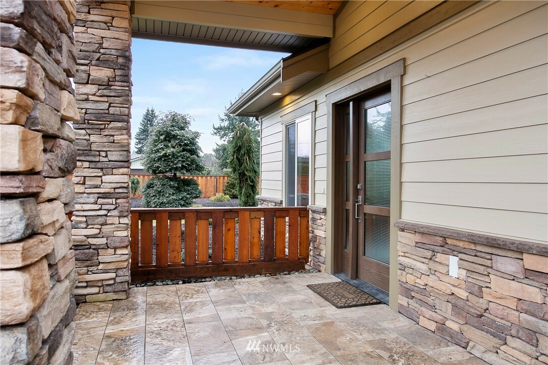 Property Photo:  1130 W Axton Place  WA 98248 