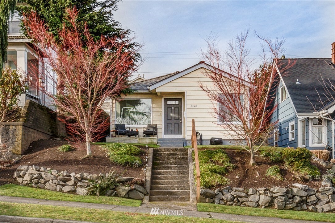 Property Photo:  3108 Grand Avenue  WA 98201 