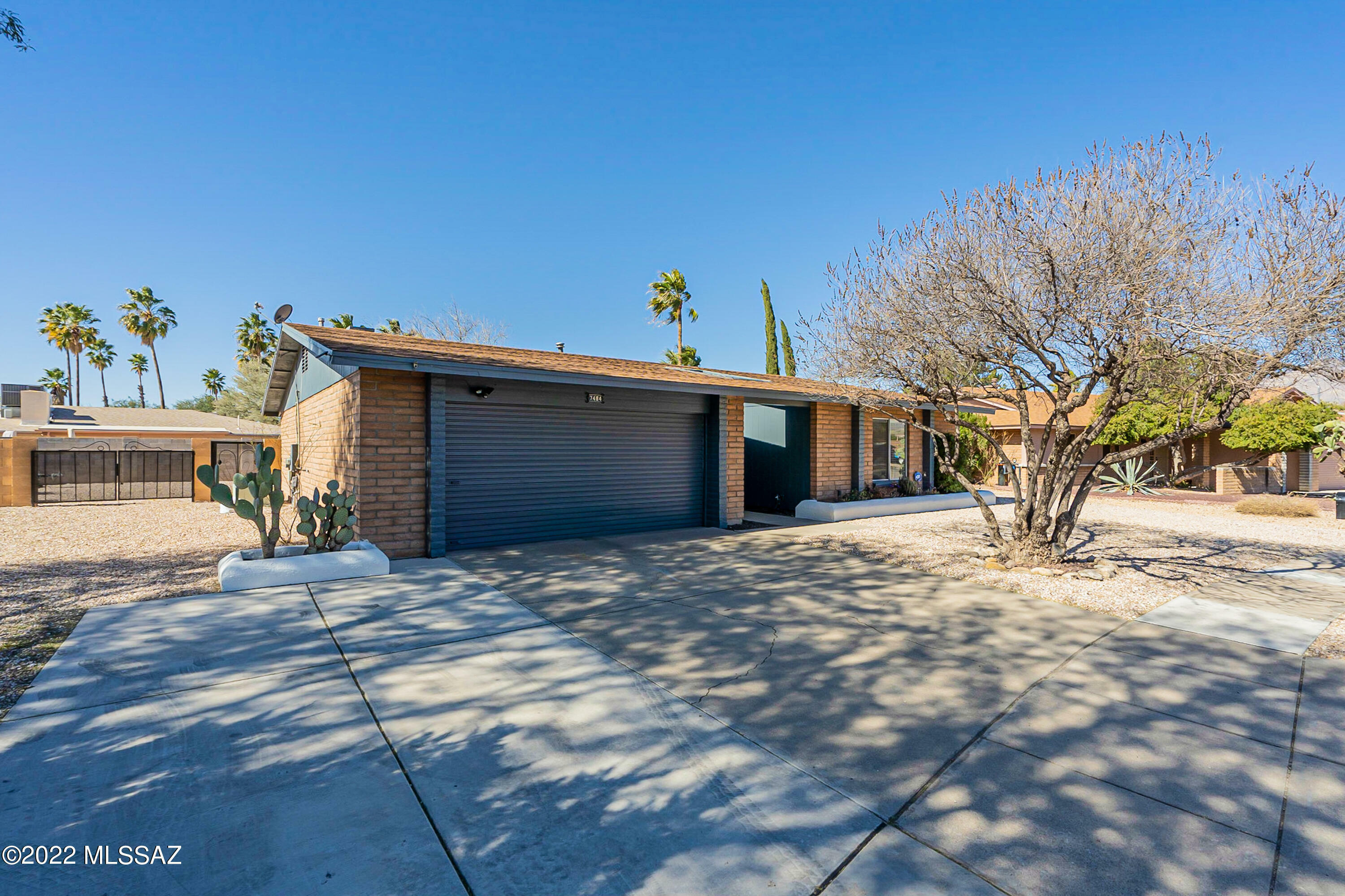 Property Photo: 7484 E Rio Vista Circle AZ 85715