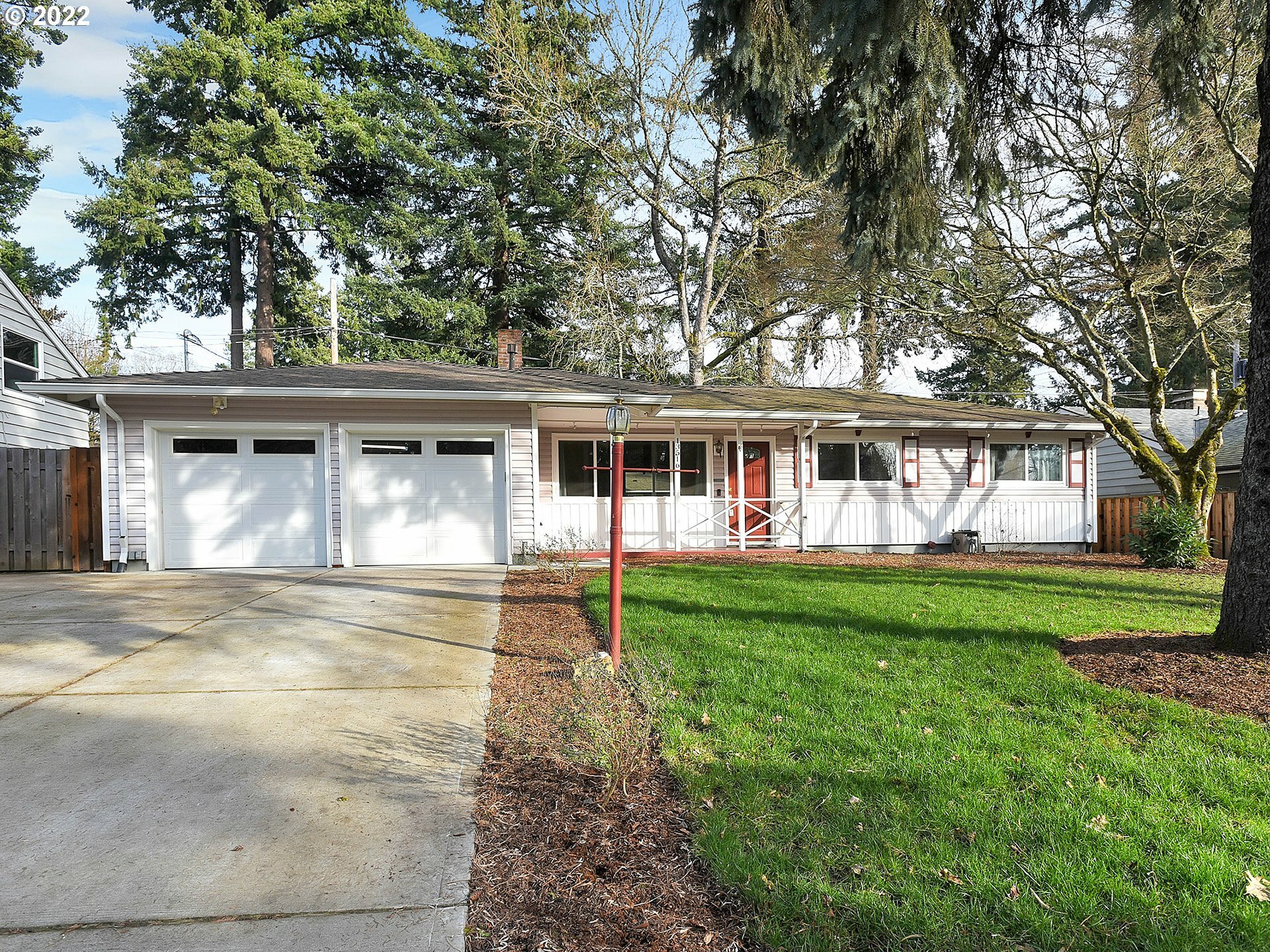 Property Photo:  13516 SW 62nd Ave  OR 97219 