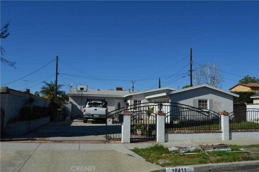 Property Photo:  10411 Kester Avenue  CA 91345 