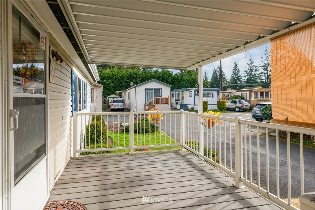Property Photo: 5001 180th Street SW 26 WA 98037