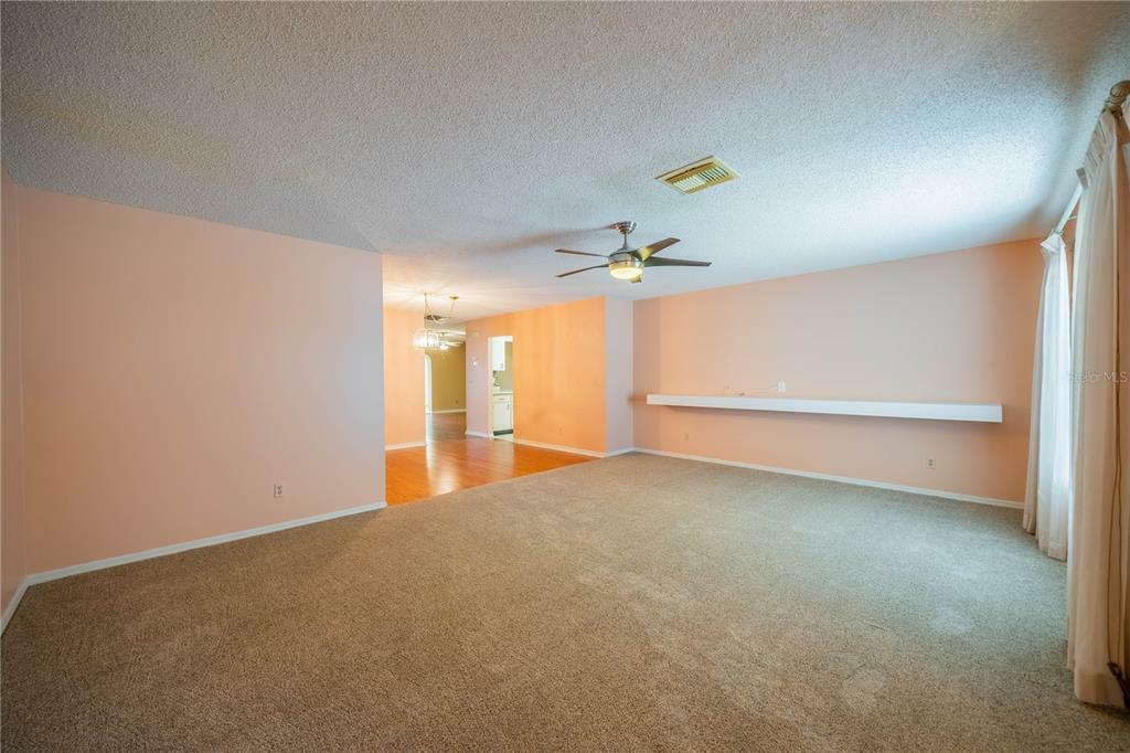 Property Photo: 312 Stroll Lane FL 33573