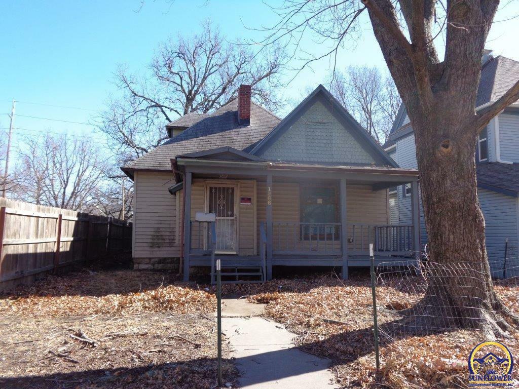 Property Photo:  1266 SW Buchanan St  KS 66604 