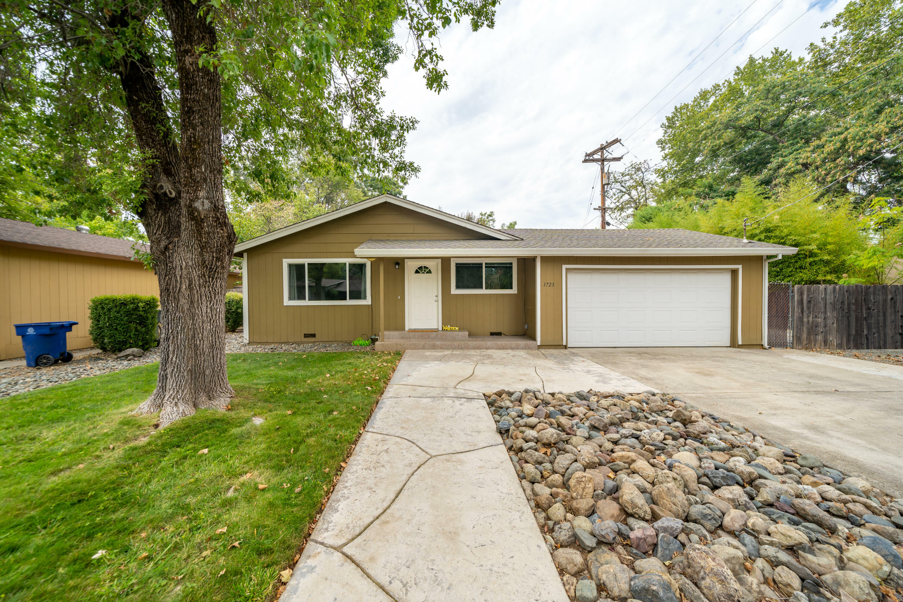 Property Photo:  1723 Del Mar Avenue  CA 96003 