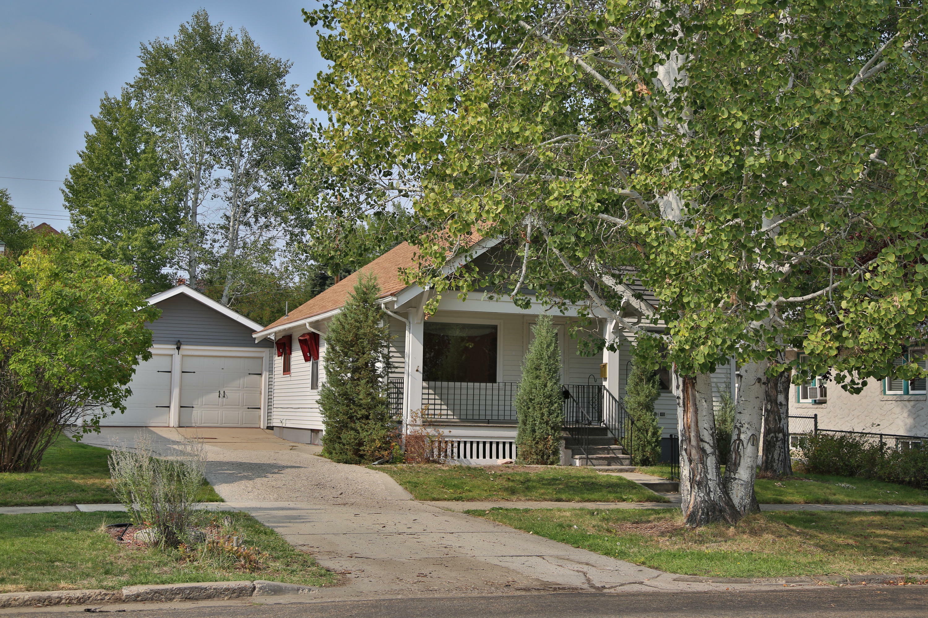 Property Photo:  724 Bellevue Avenue  WY 82801 