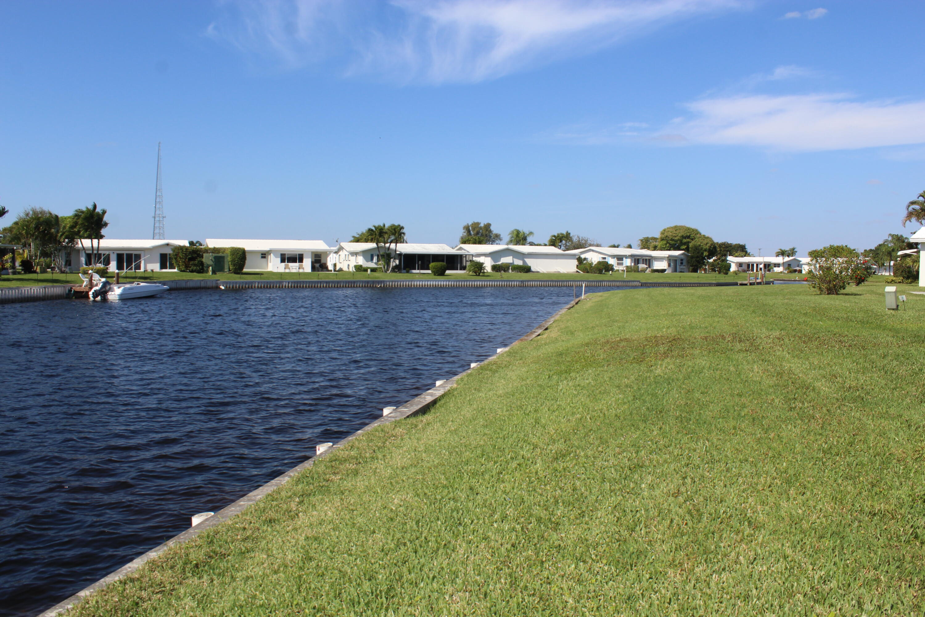 Property Photo:  209 SW 14th Street  FL 33426 