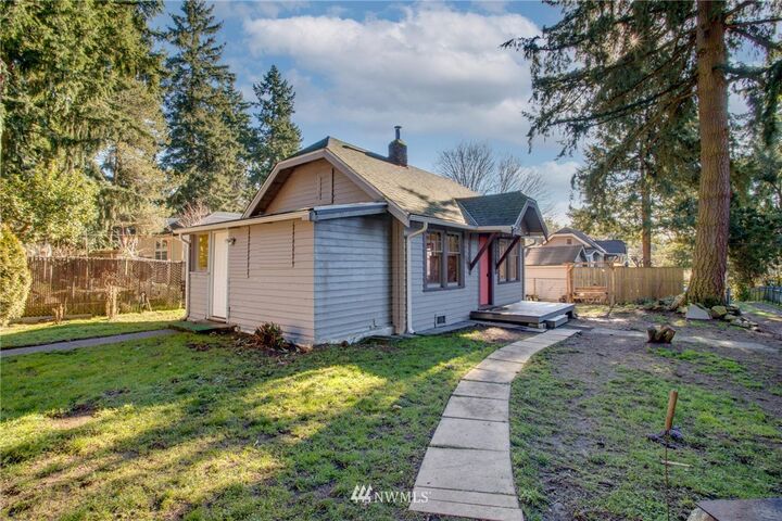 Property Photo: 554 1/2 N 137th Street WA 98133