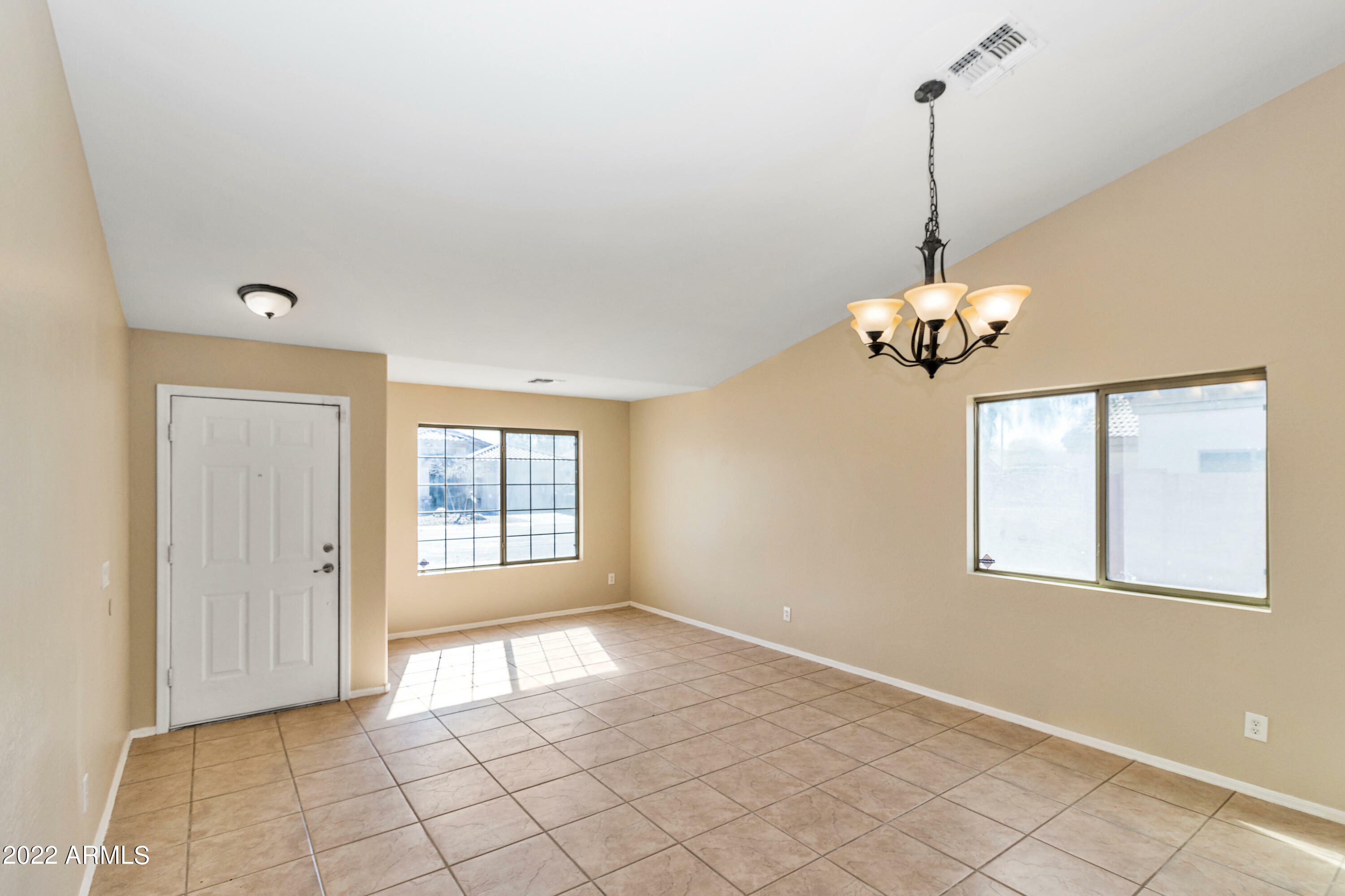 Property Photo: 1676 E Cardinal Drive AZ 85122