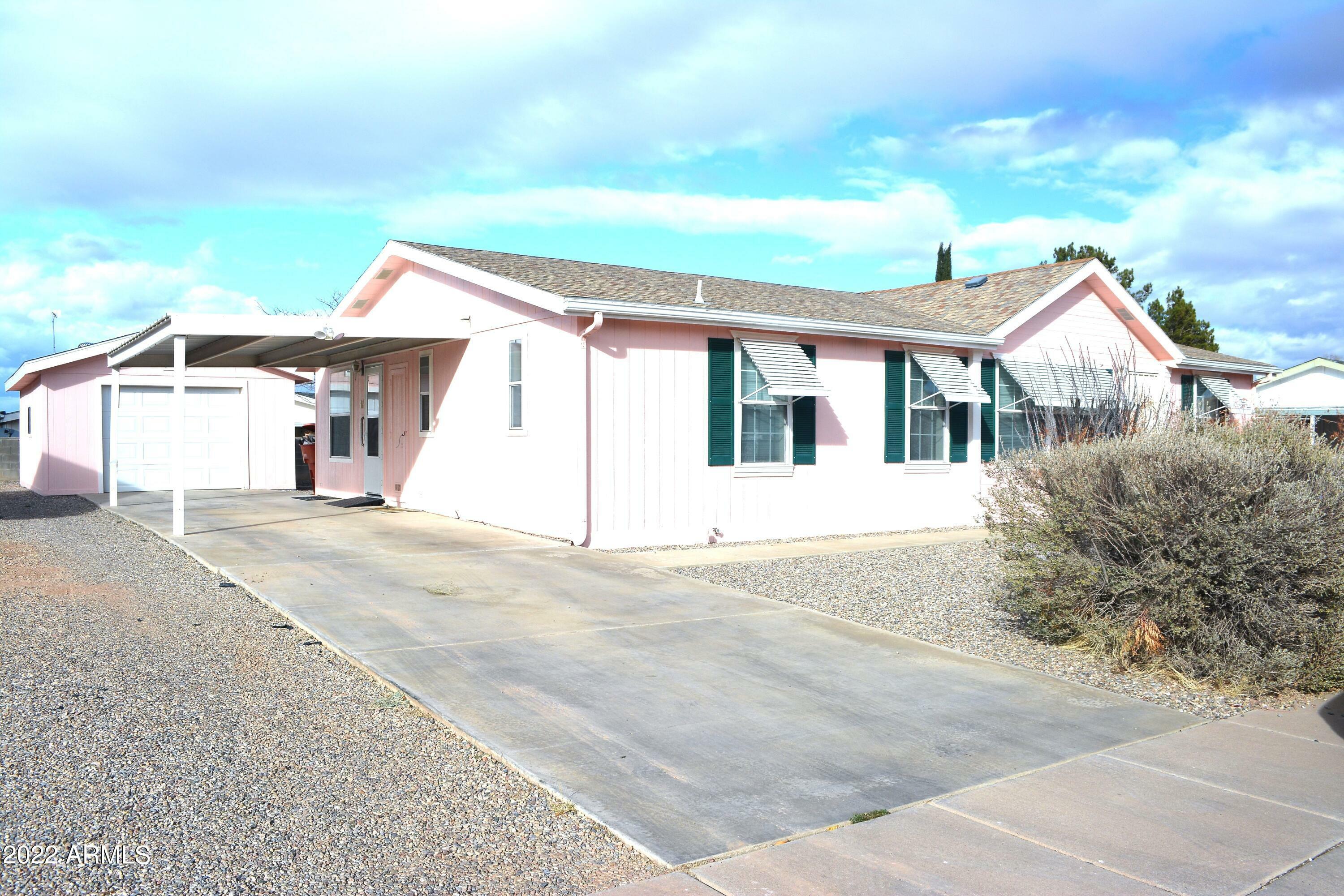 Property Photo:  672 W Coachline Lane  AZ 85602 