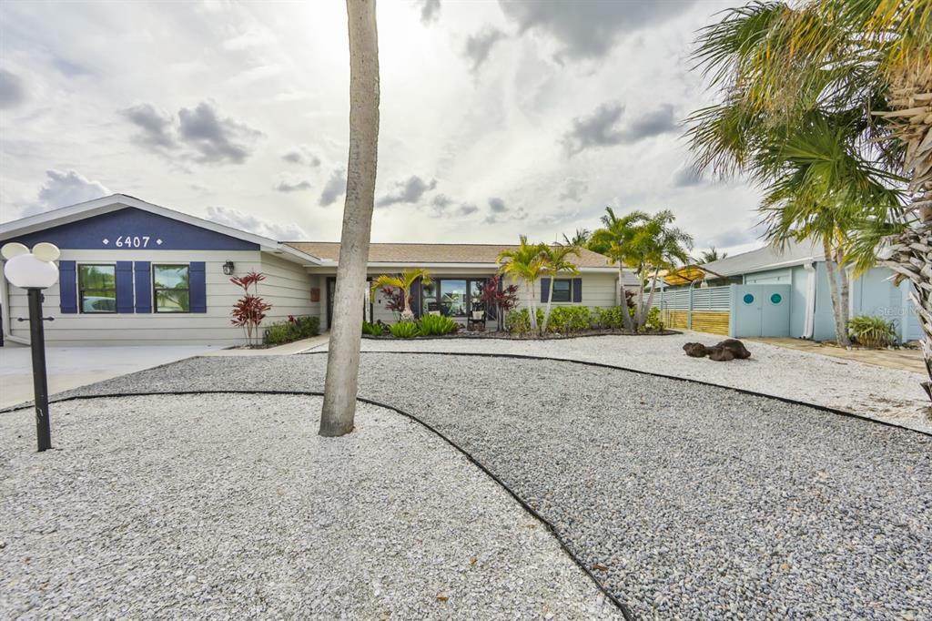 Property Photo:  6407 Lake Sunrise Drive  FL 33572 