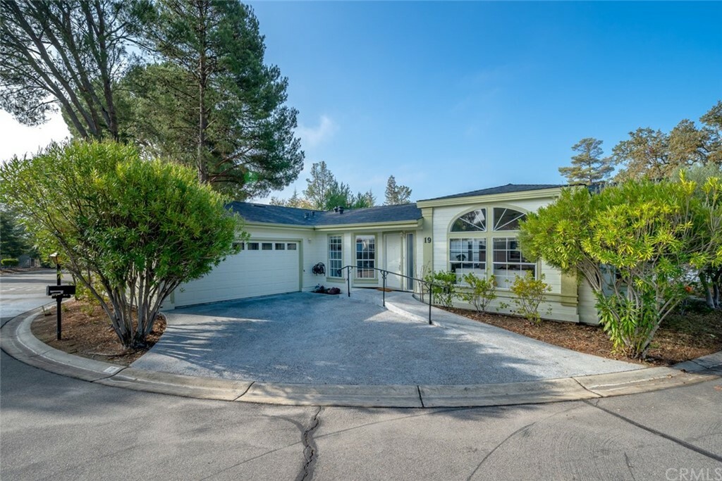 Property Photo: 19 Via Santa Barbara CA 93446