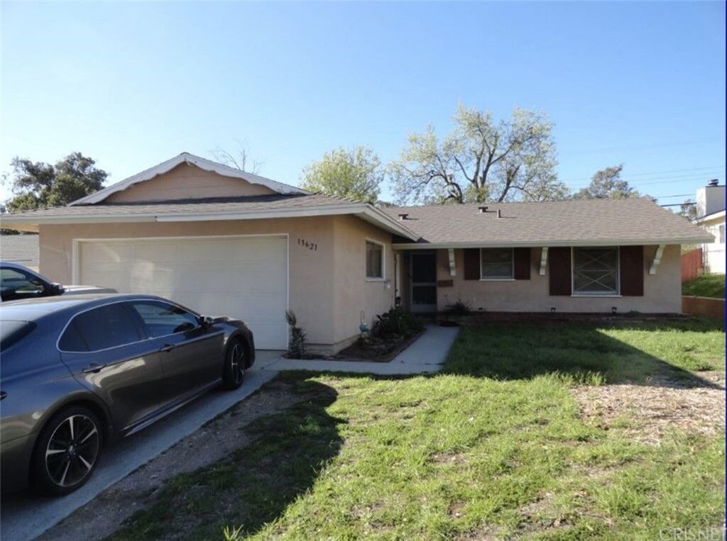 Property Photo: 13621 Simshaw Avenue CA 91342