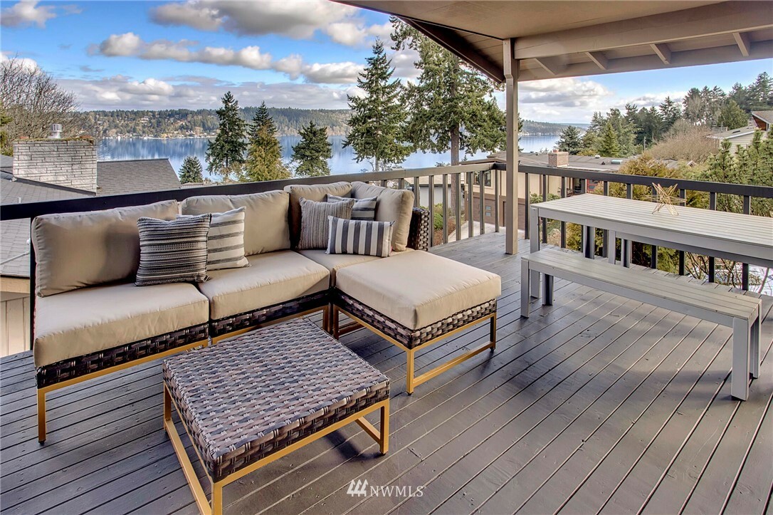 Property Photo:  3720 NE 150th Street  WA 98155 