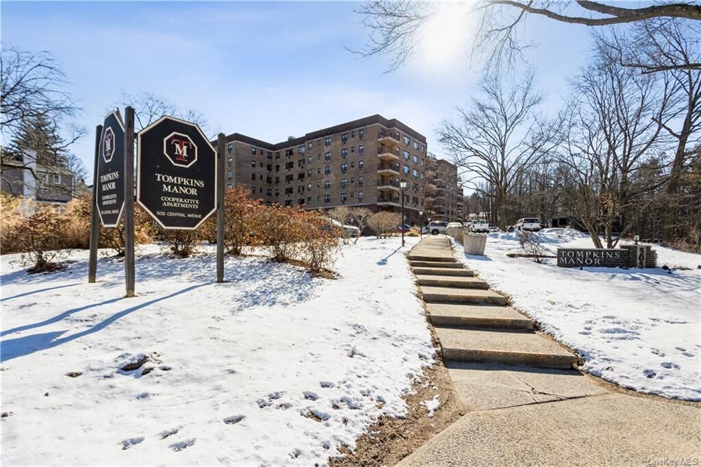 Property Photo:  505 Central Avenue 425  NY 10606 