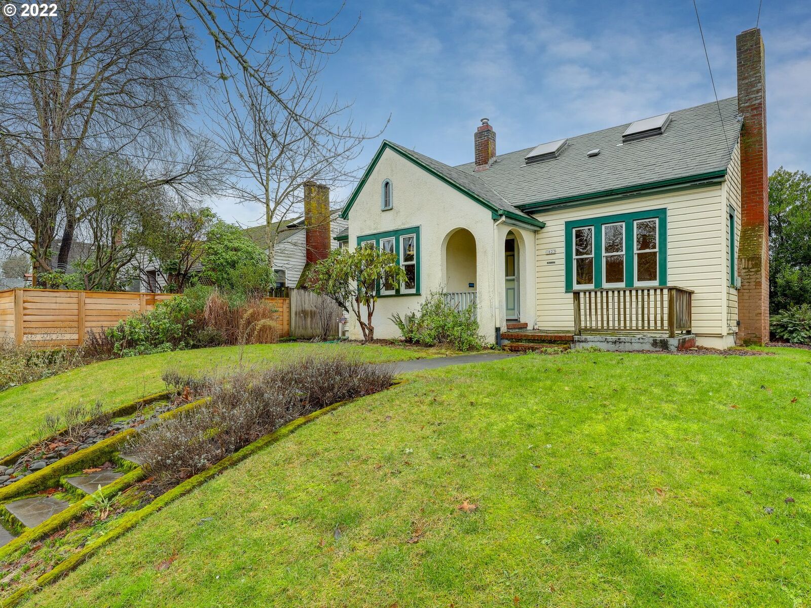 Property Photo: 1623 SE 52nd Ave OR 97215