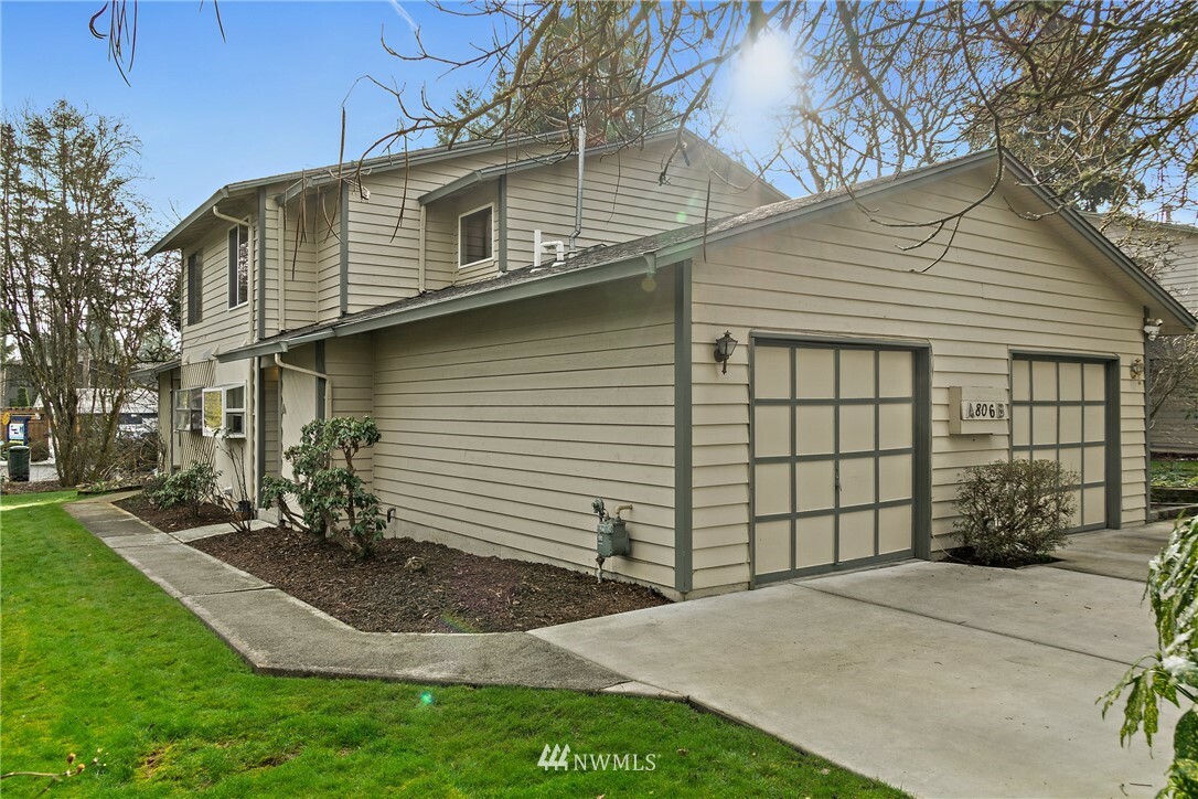 Property Photo:  806 142nd Place SE A  WA 98007 