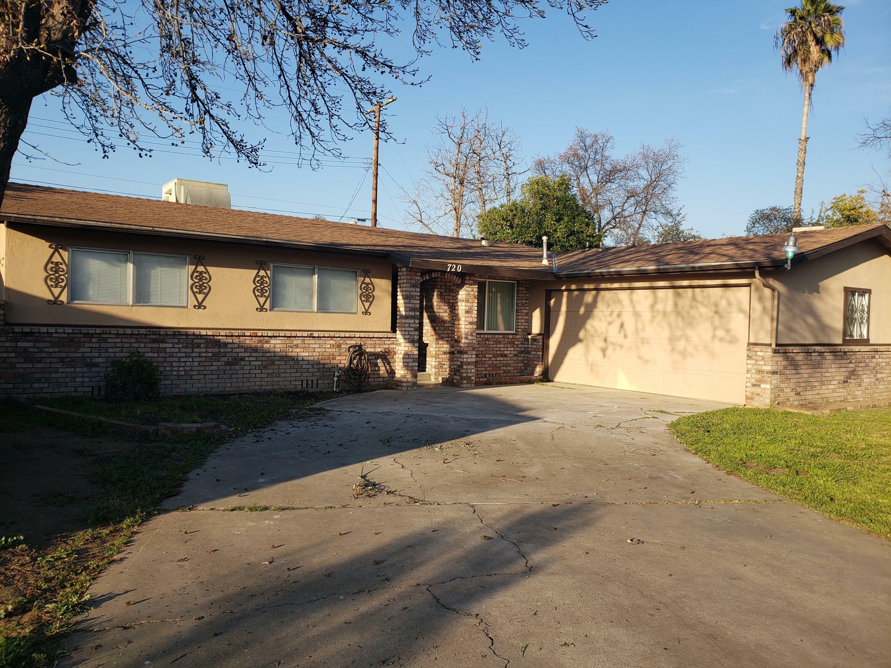 Property Photo:  720 W Tulare Avenue  CA 93274 