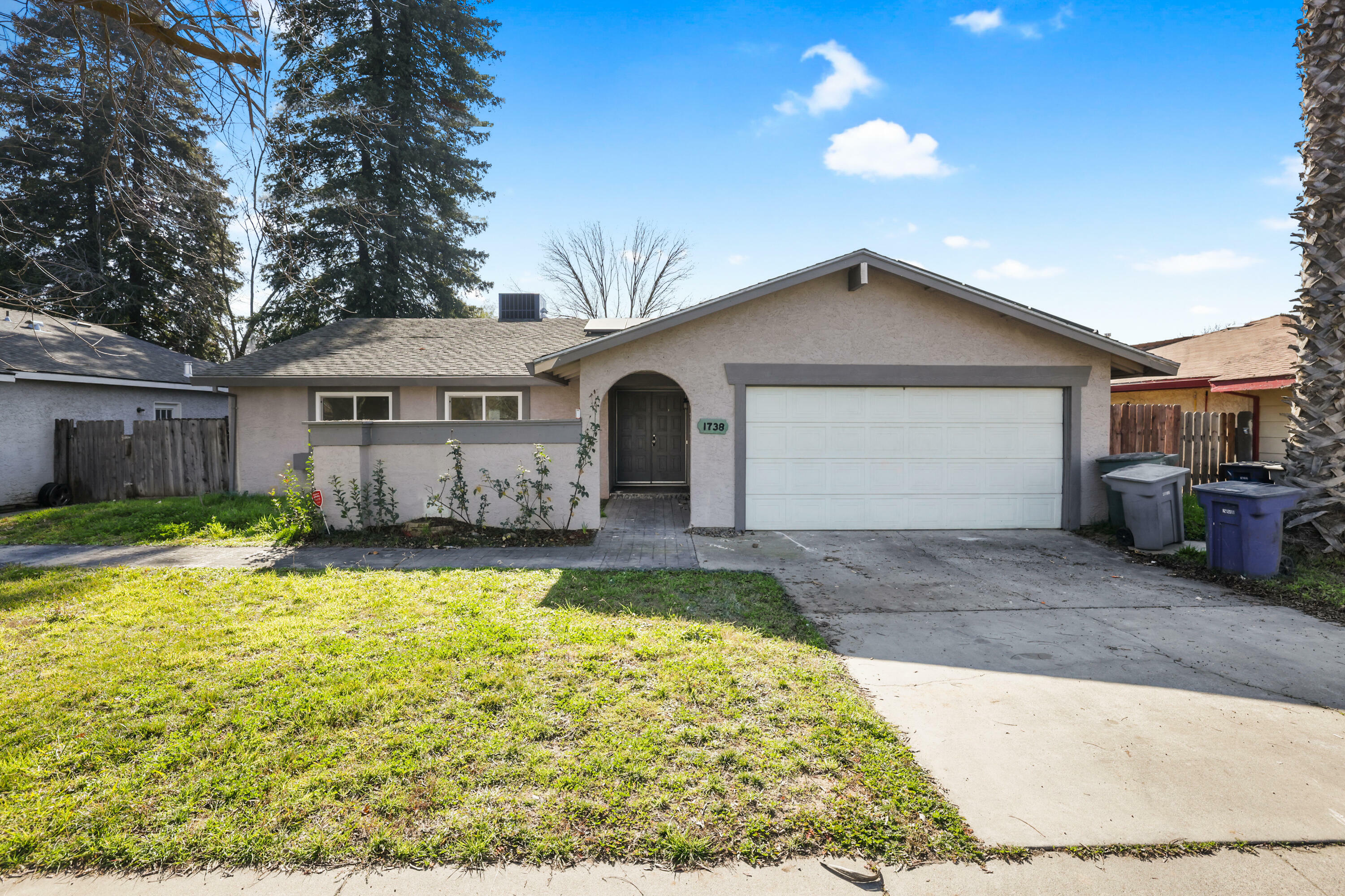 Property Photo:  1738 E Alexander Avenue  CA 95340 