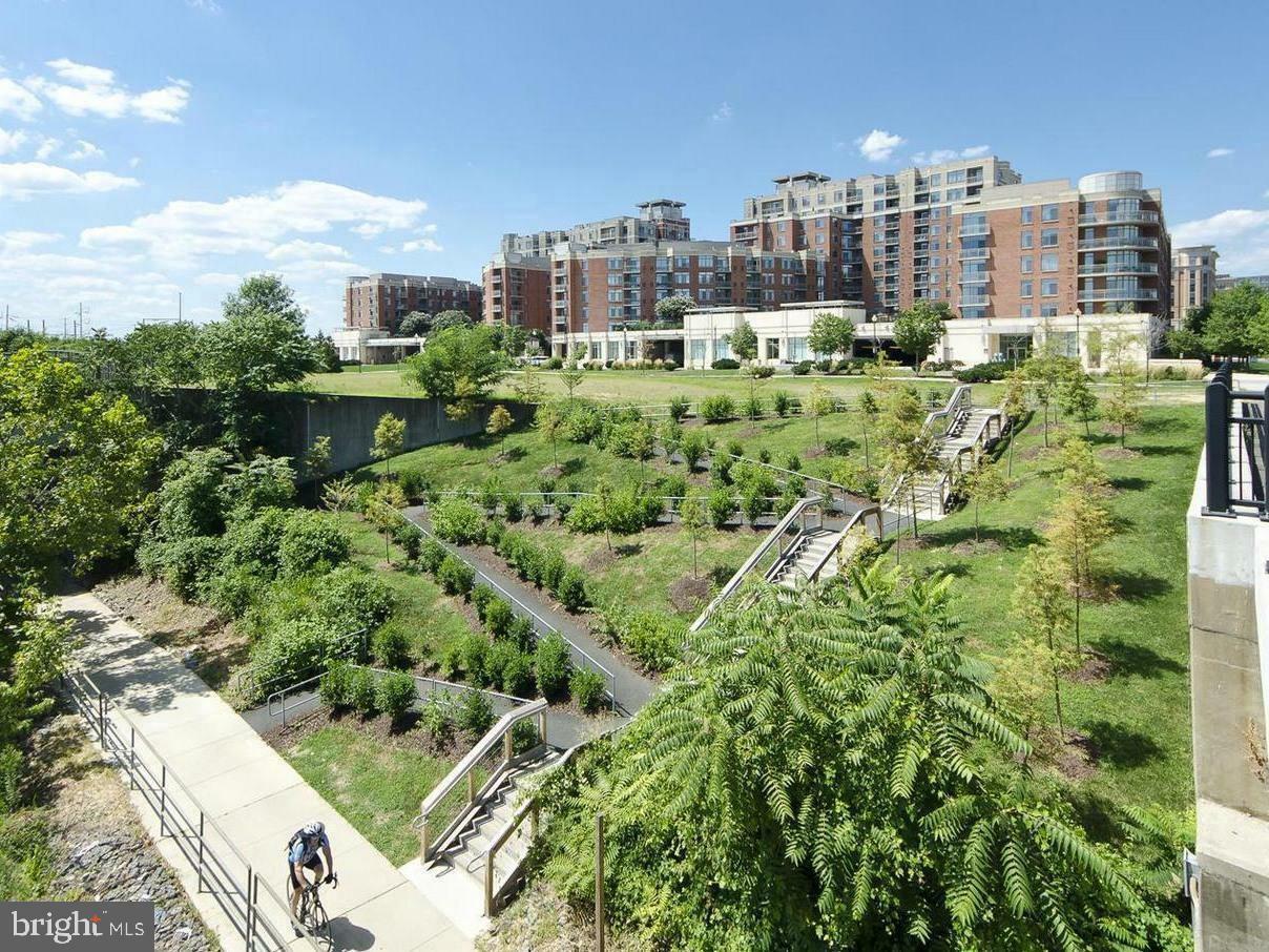 Property Photo: 3600 S Glebe Road 424W VA 22202